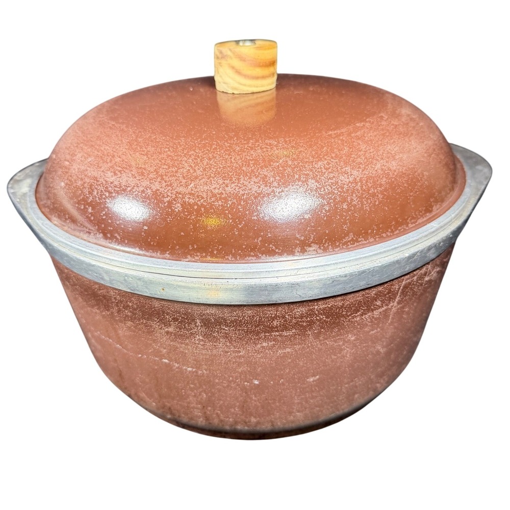 Vintage Club Aluminum Brown Dutch Oven 10In Cast Aluminum Pot with Lid Wood Knob